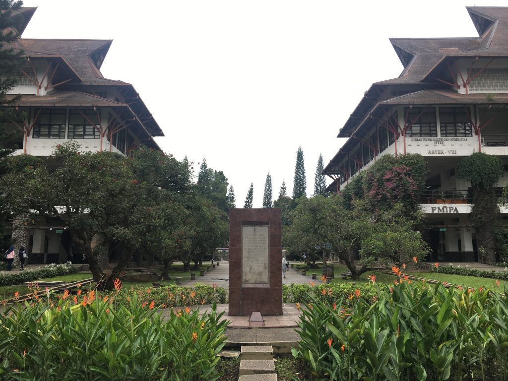 Institut Teknologi Bandung(ITB)
